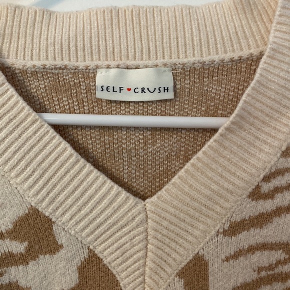 Beige Cheetah Print V Neck Sweater - Picture 2 of 3